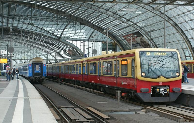 Tàu điện - một phương tiện di chuyển thông dụng tại Đức.